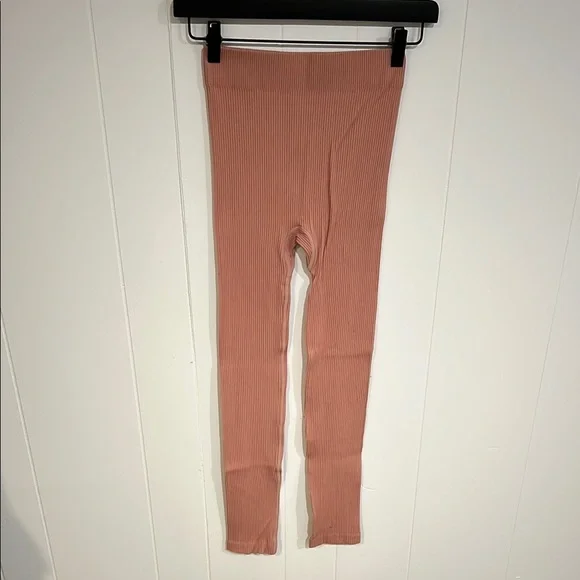ARITZIA • The Group by BABATON Cropped Ribbed Top and Seamless Legging Set NWOT - Picture 4 of 5